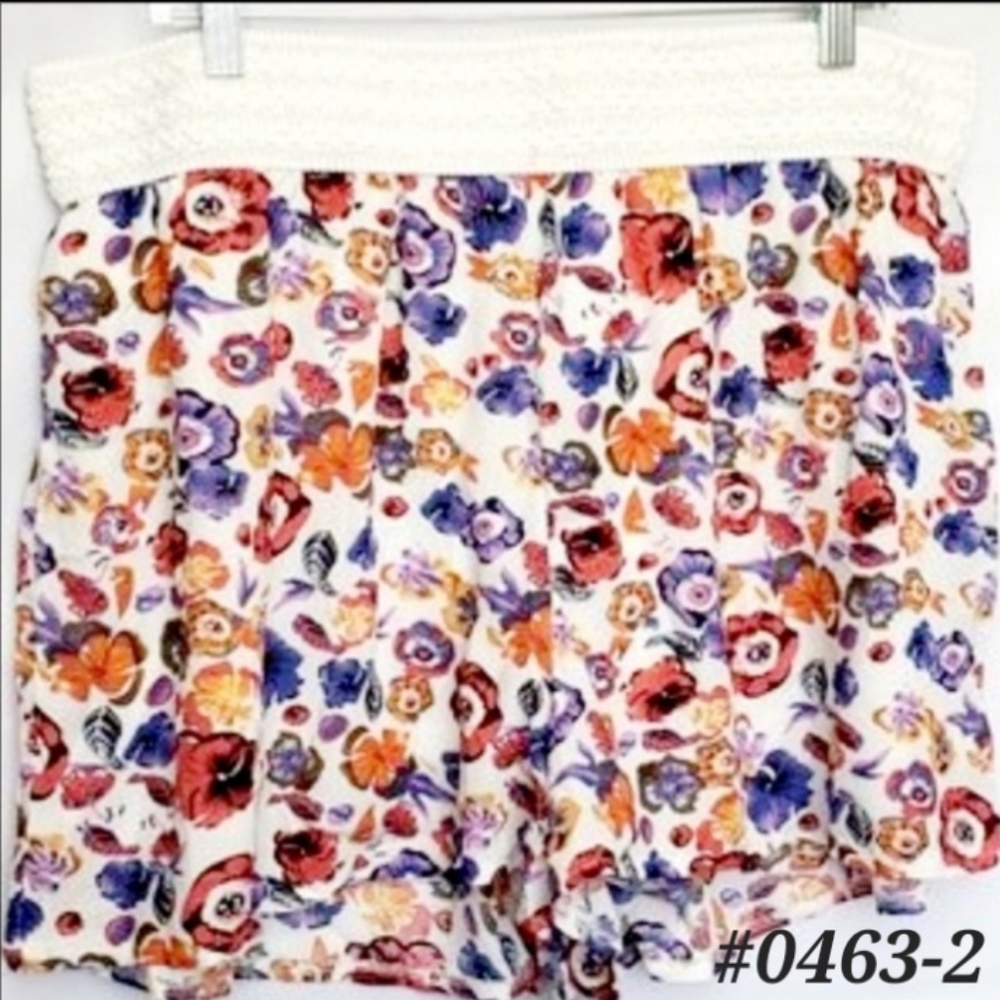 💙Clothing Obsessed Co. NEW! multi-colored floral shorts 🤍Size 2XL